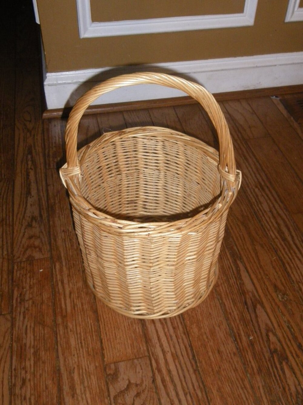 Vintage Large Bucket Style Wicker Basket w/ Handle